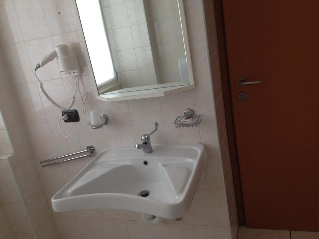Hotel Belforte Варезе Экстерьер фото